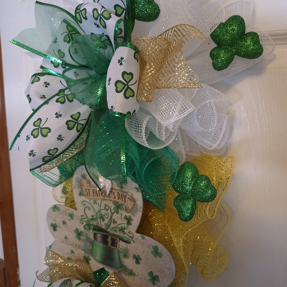 St. Patrick's Day Swag Wreath , Door Or Wall Decoration - Picture 3 of 7